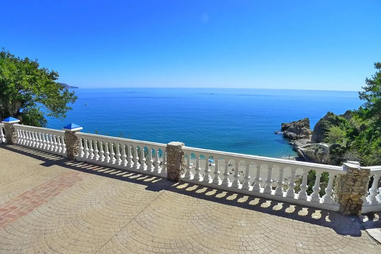 R1044 - Villa Karina Nerja Spanje