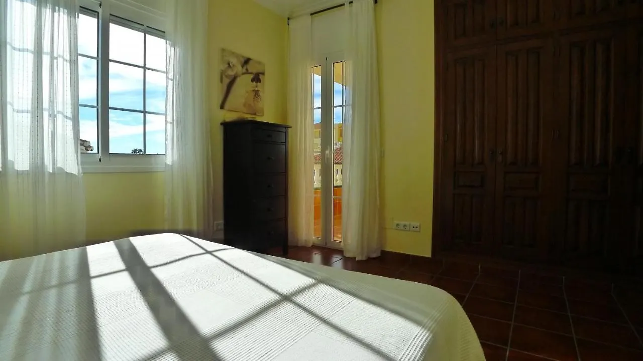 R1044 - Villa Karina Nerja Spanje